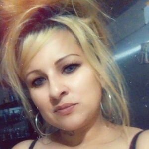 Meet your Posher, Esther